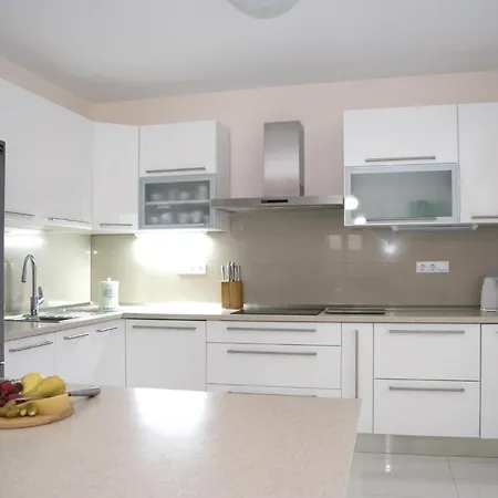 Holiday home In With Kitchen Radosic (Lecevica)