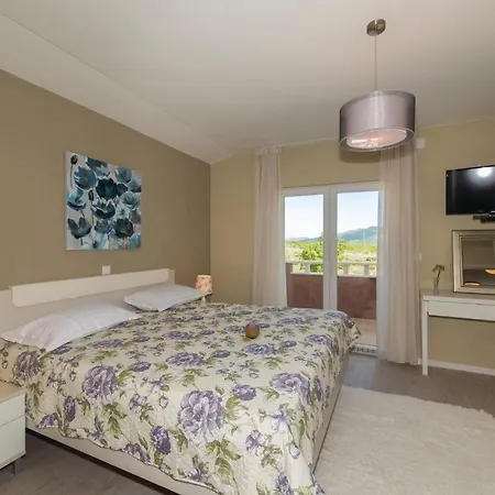 In With Kitchen Holiday home Radosic (Lecevica)