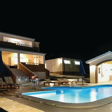 Gorgeous In Tatil Evi Radosic (Lecevica)