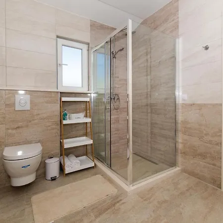 In With Kitchen Radosic (Lecevica)